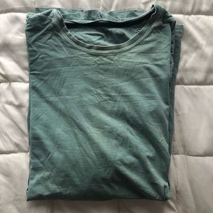 Green short sleeve tee